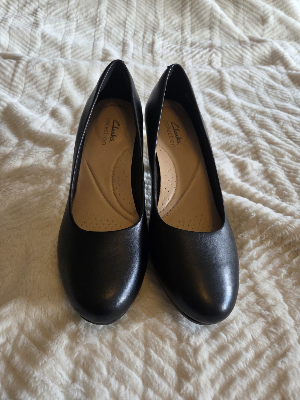 Clarks Women's Black Classic Leather Pumps